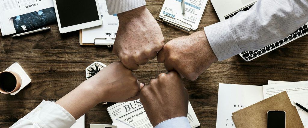 1-consorcio-energia-andalucia-endesa-electricidad-ahorre-tranquilidad-tarifas-luz-empresa-autorizada-endesa-mercado-electrico-equipo-trabajo